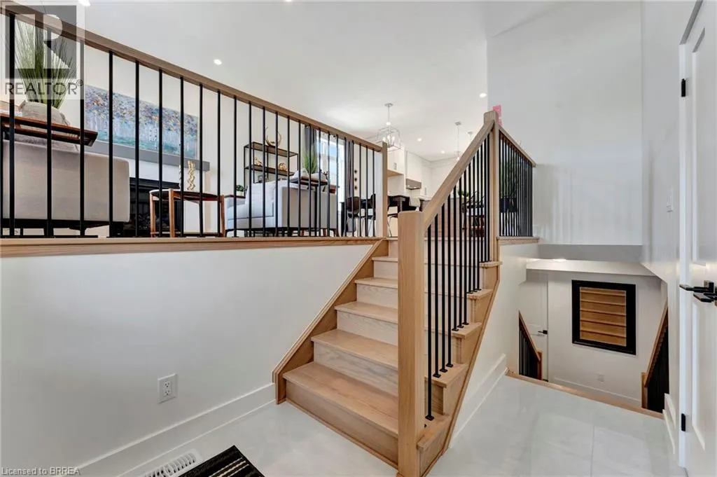 154 VANROOY Trail