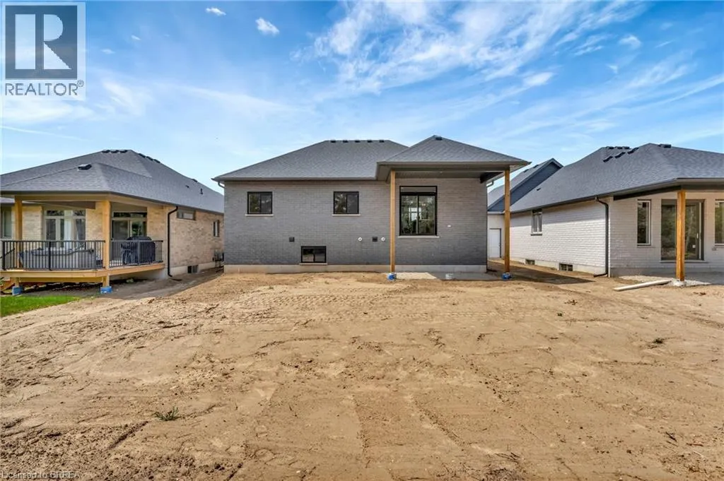 154 VANROOY Trail