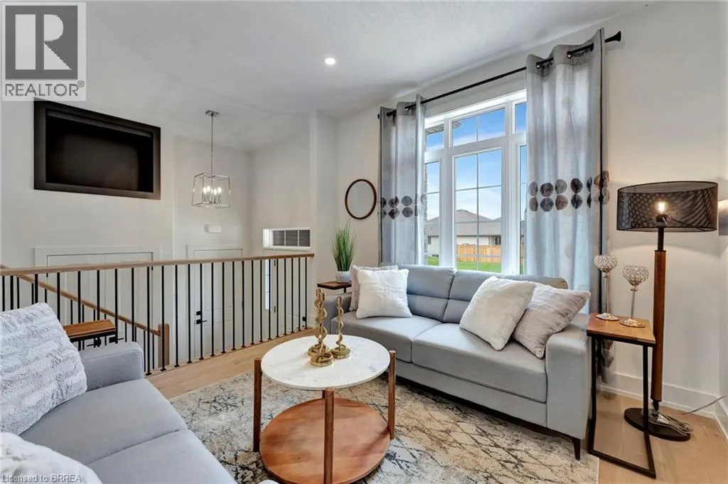 154 VANROOY Trail