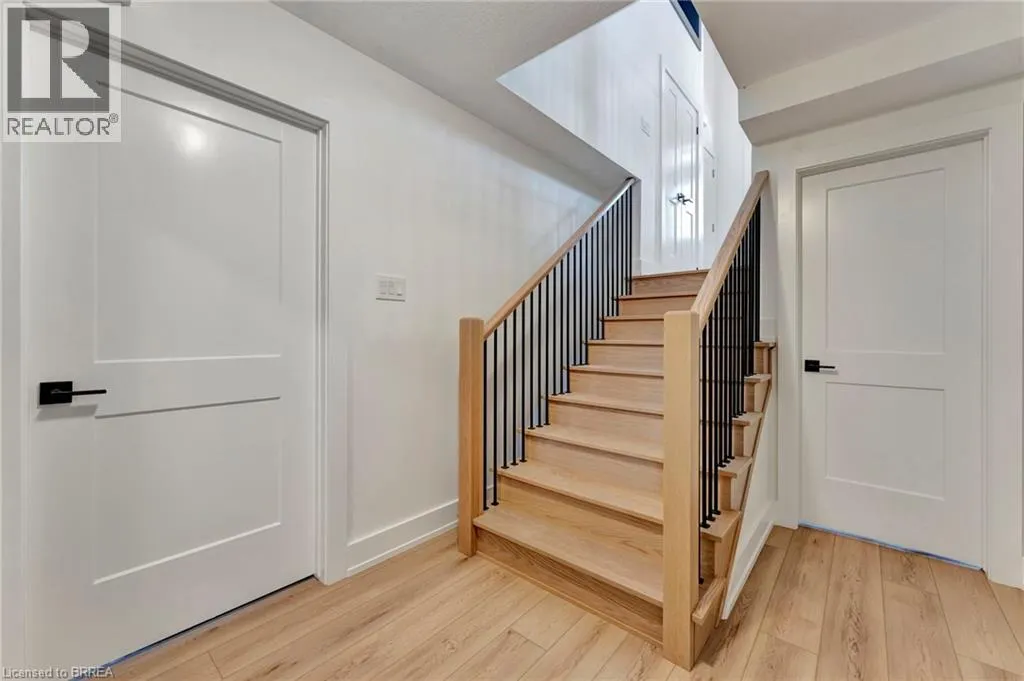 154 VANROOY Trail