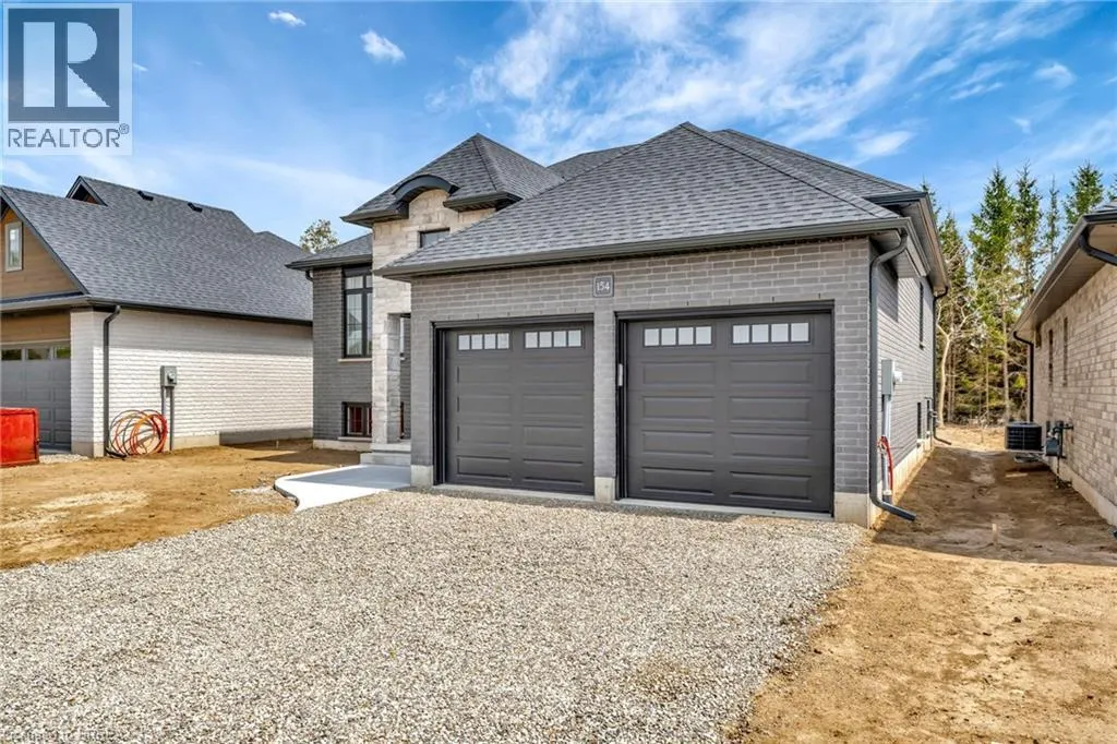 154 VANROOY Trail