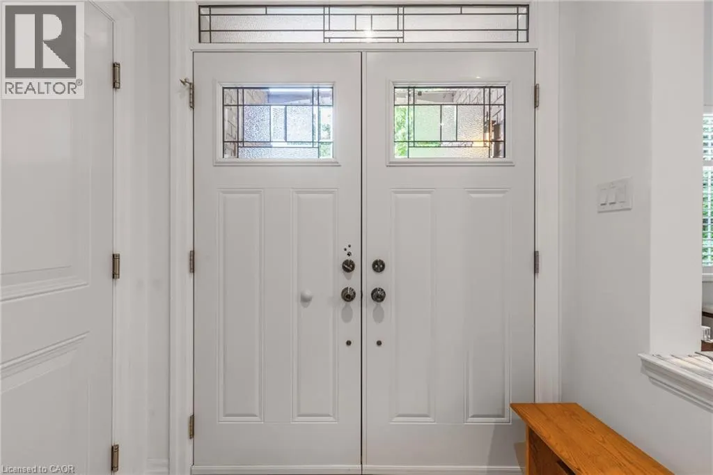1256 ROUNDWOOD Crescent