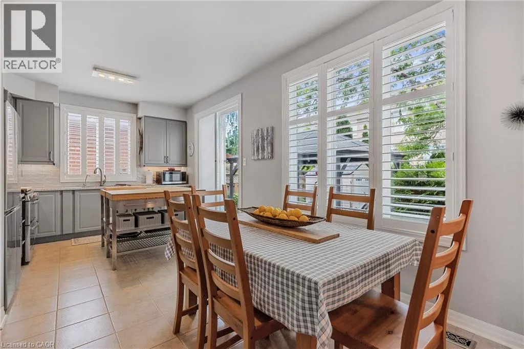 1256 ROUNDWOOD Crescent