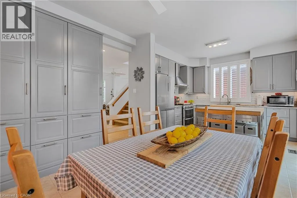 1256 ROUNDWOOD Crescent