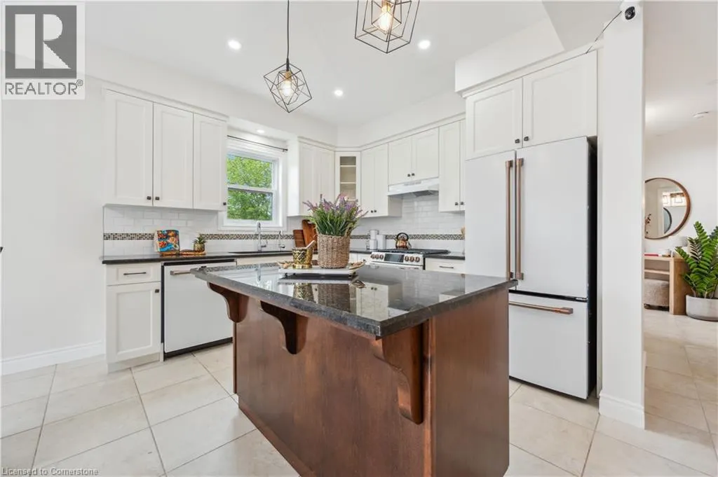 450 APPLEGATE Court