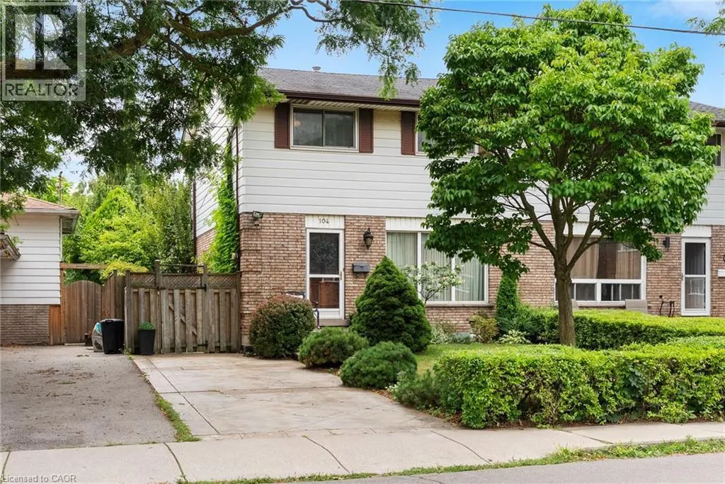 104 BERKINDALE Drive