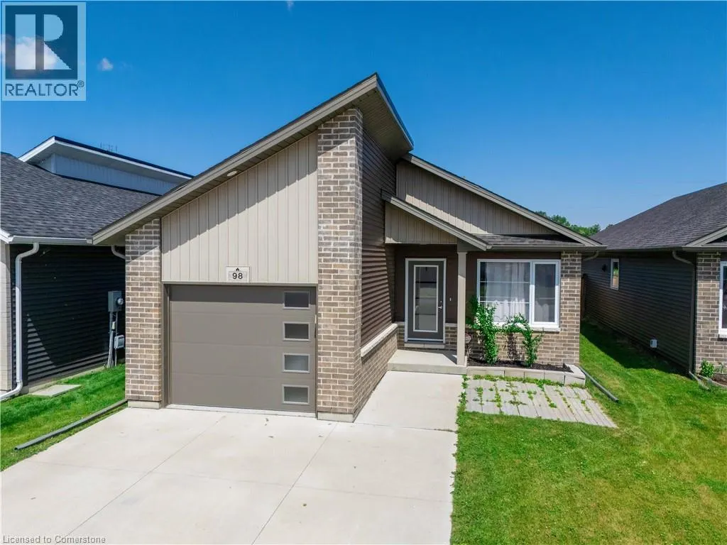 98 MOONSTONE Crescent