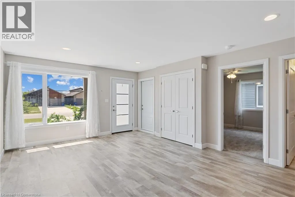 98 MOONSTONE Crescent