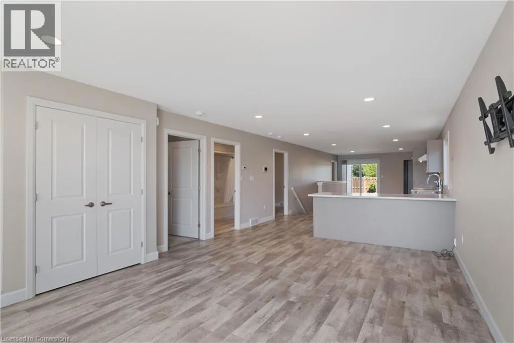 98 MOONSTONE Crescent