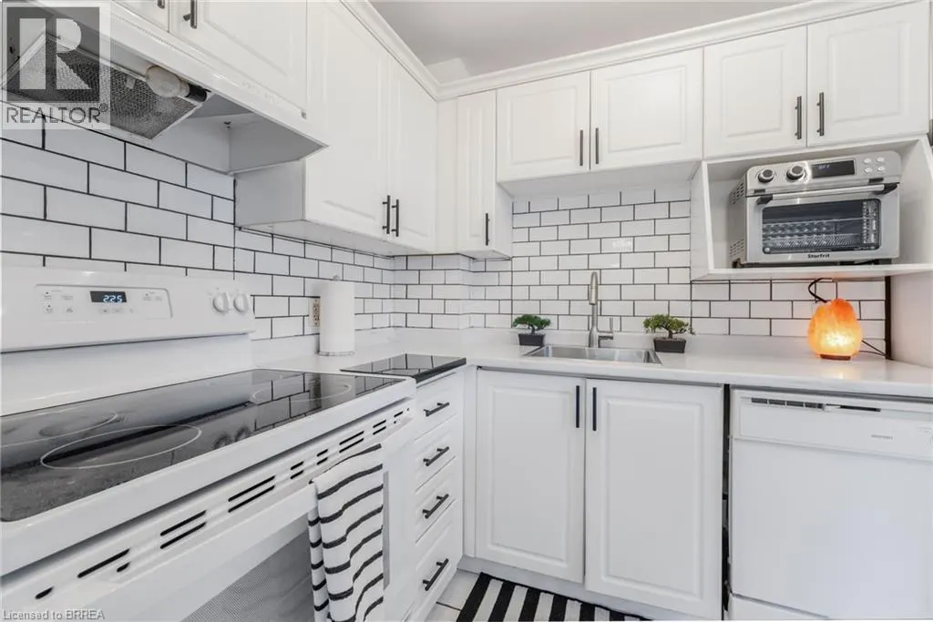 640 GREY Street Unit# 206, #206