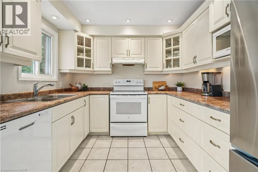 1 BIRCHWAY Place