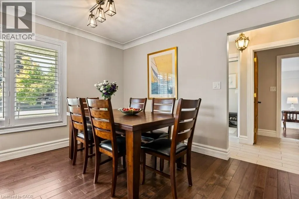2 LYNNWOOD Avenue