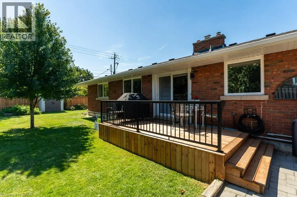 2 LYNNWOOD Avenue