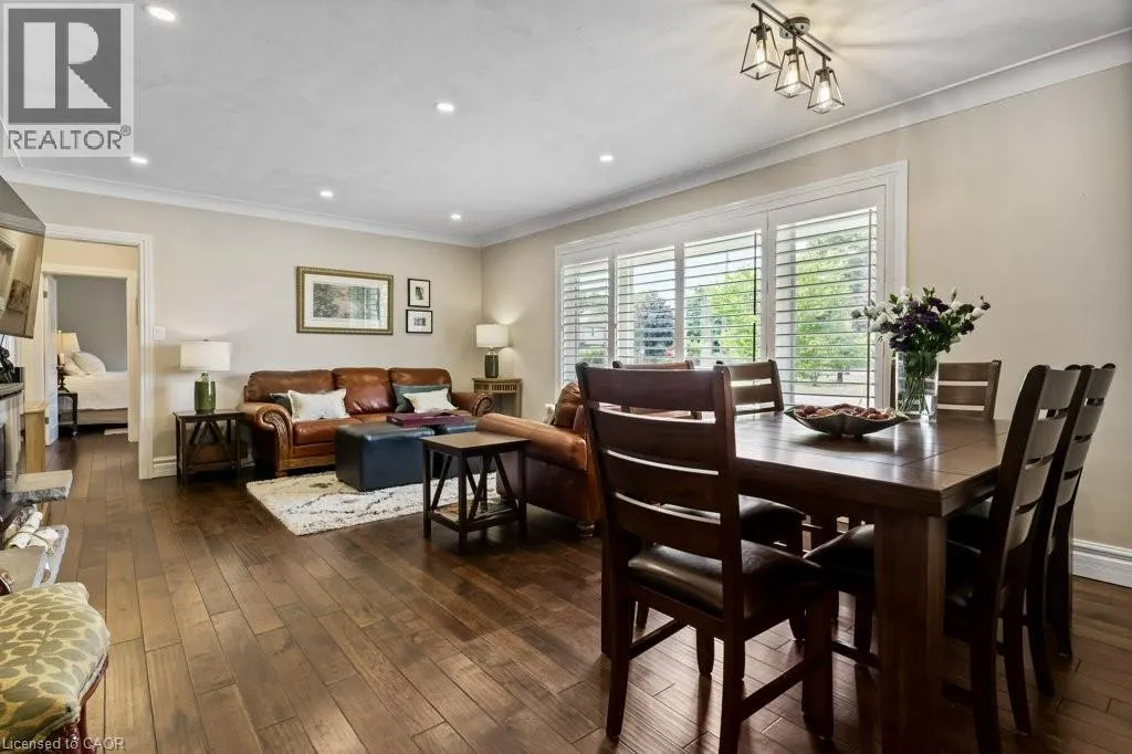 2 LYNNWOOD Avenue