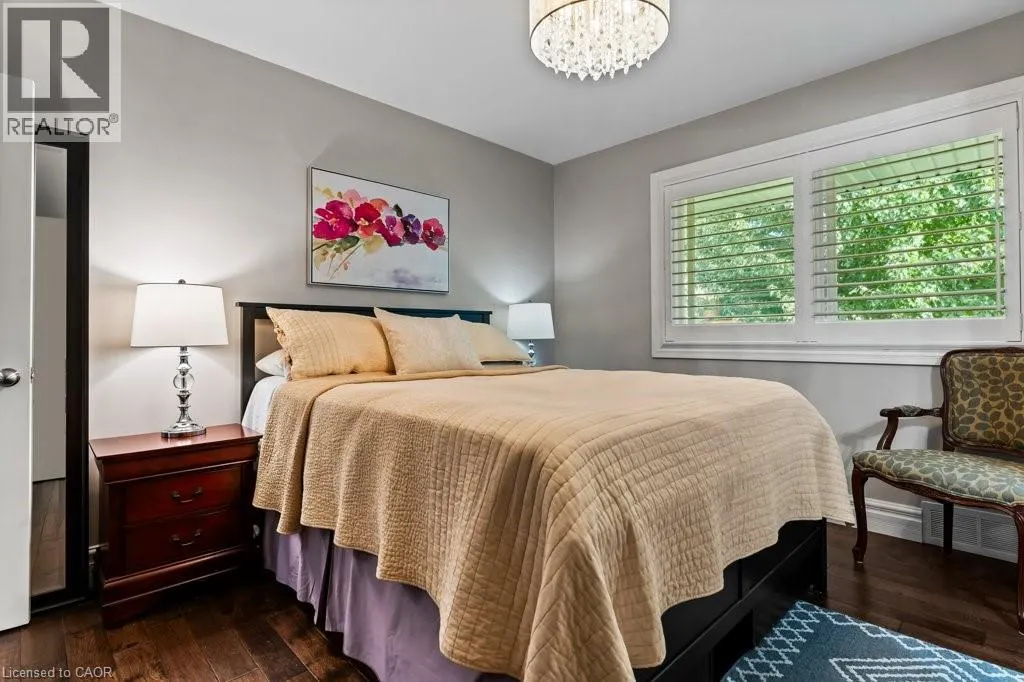 2 LYNNWOOD Avenue