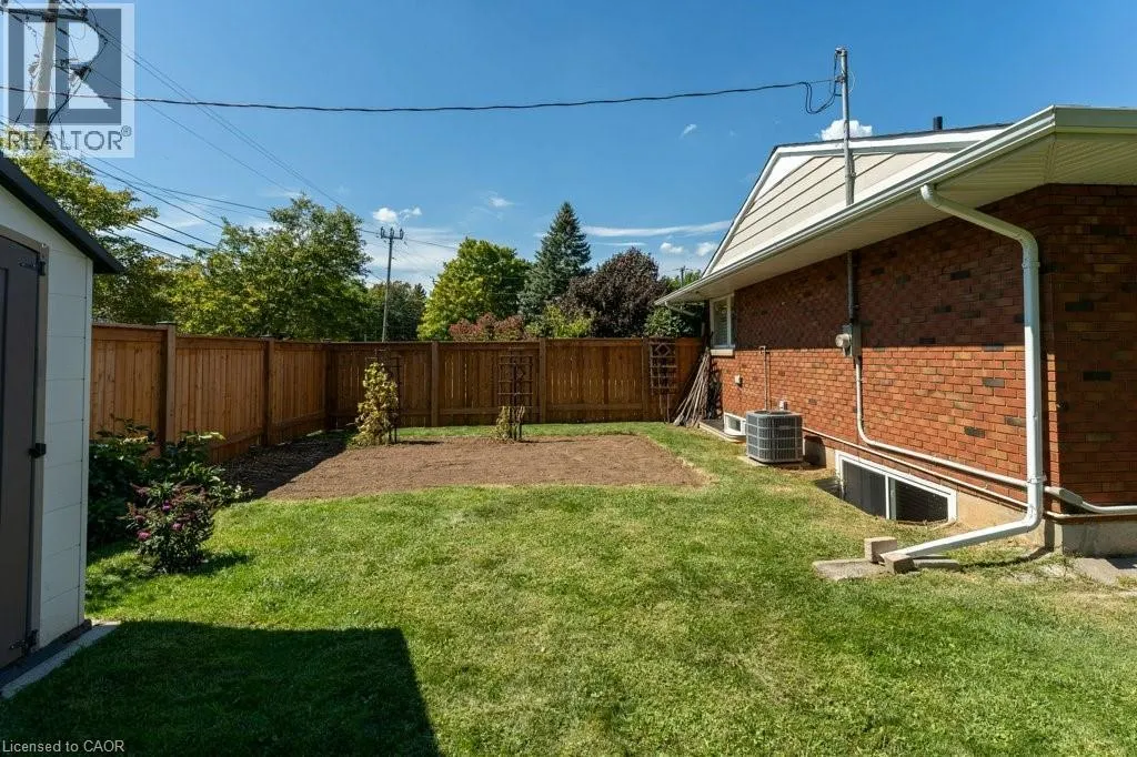 2 LYNNWOOD Avenue