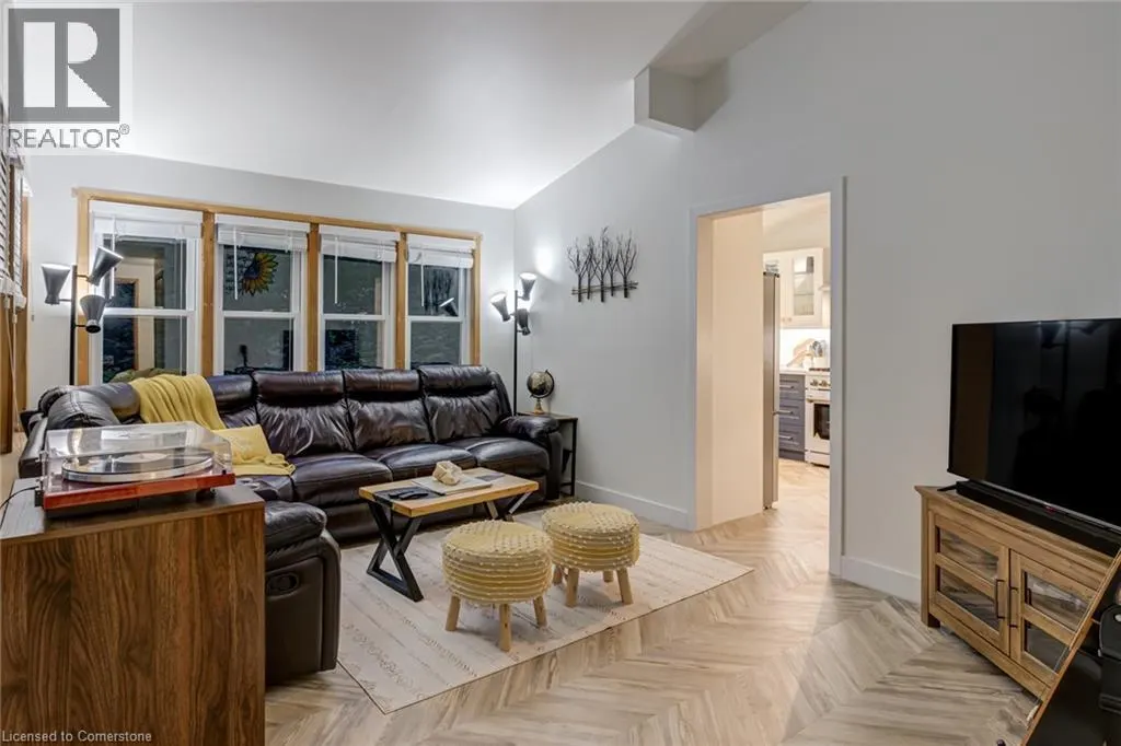 105 SILVER BIRCH Drive