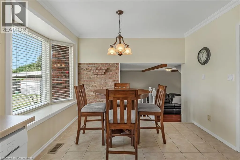 16 MEADOWBROOK Crescent