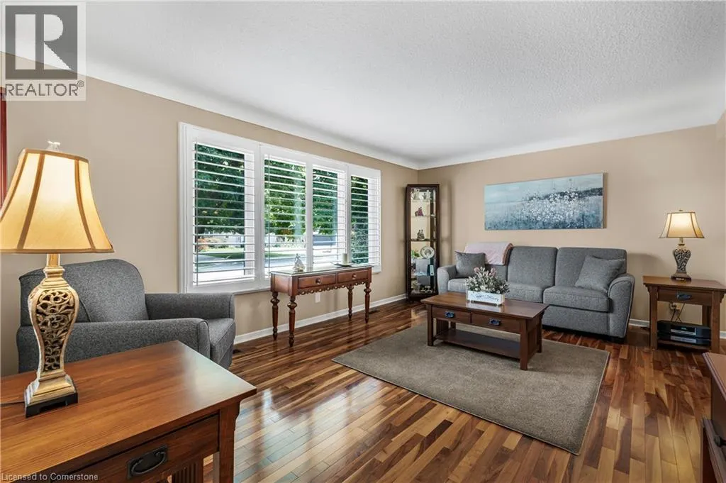 16 MEADOWBROOK Crescent