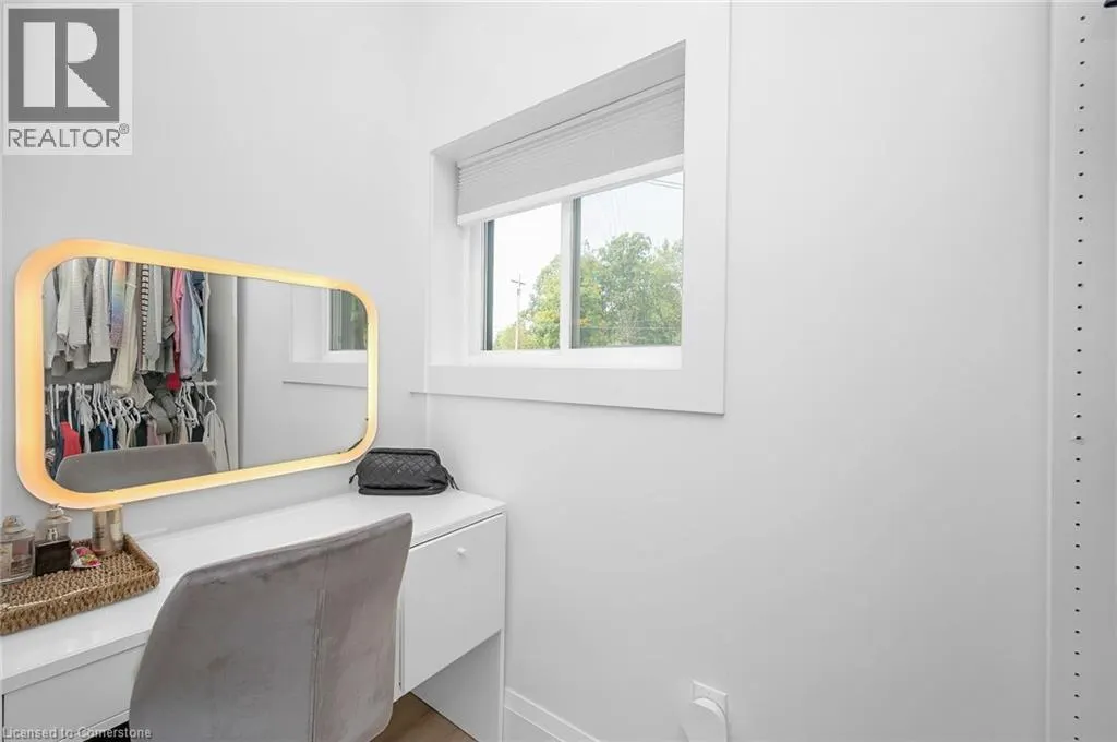 2525 VIMY Road