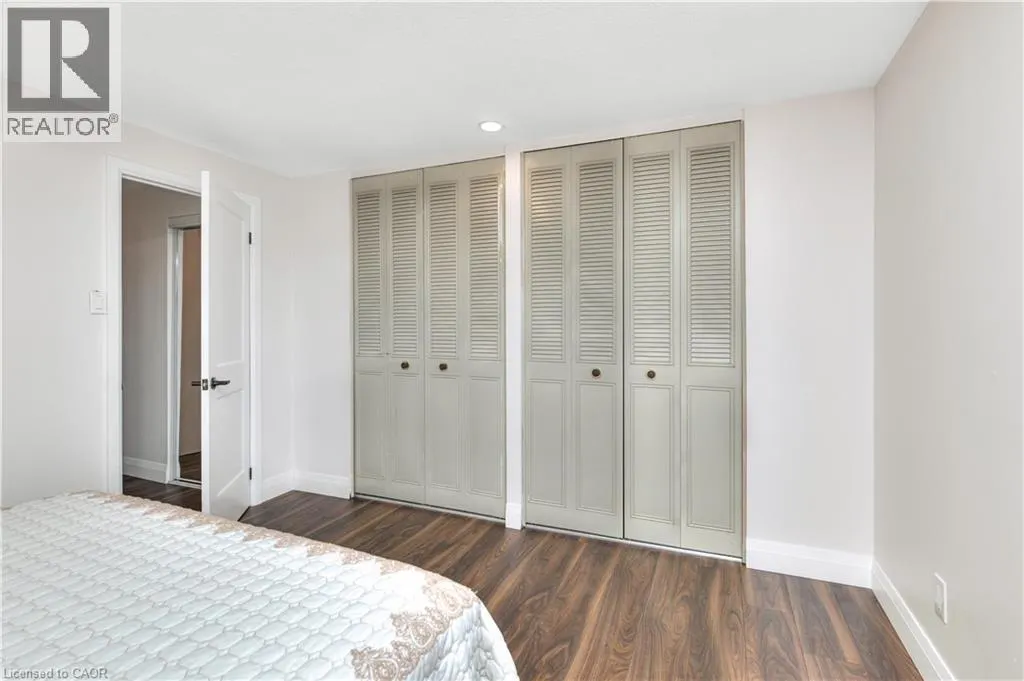 28 UNDERHILL Crescent Unit# 8, #8