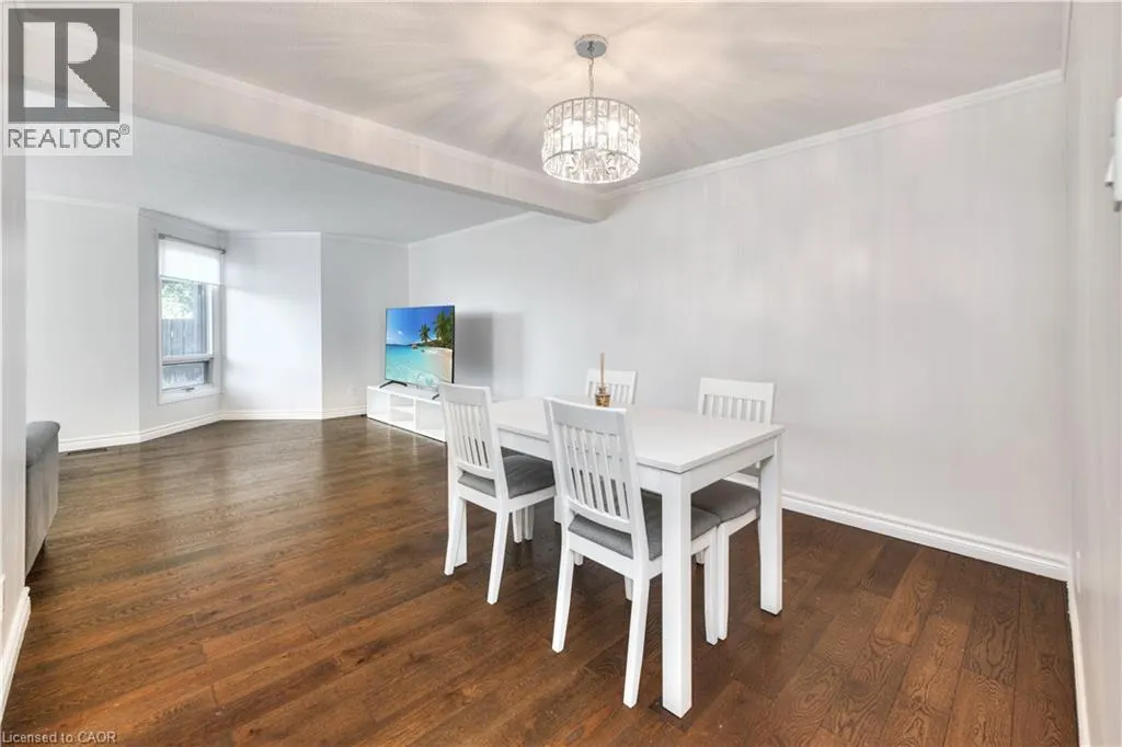 28 UNDERHILL Crescent Unit# 8, #8
