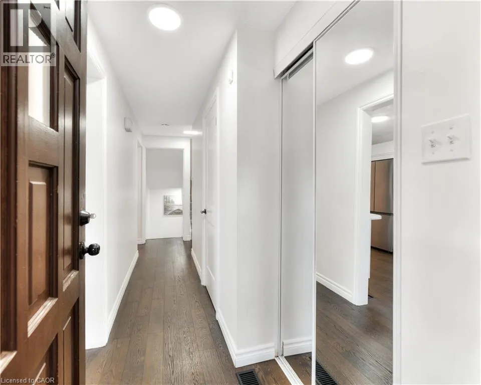 28 UNDERHILL Crescent Unit# 8, #8