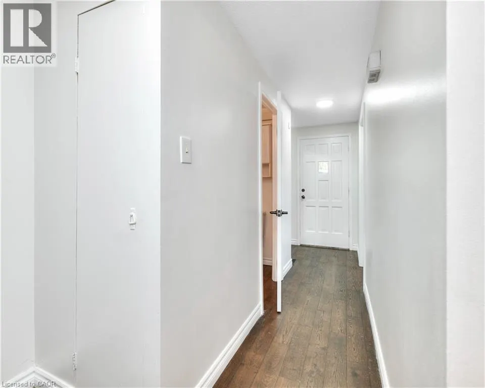 28 UNDERHILL Crescent Unit# 8, #8