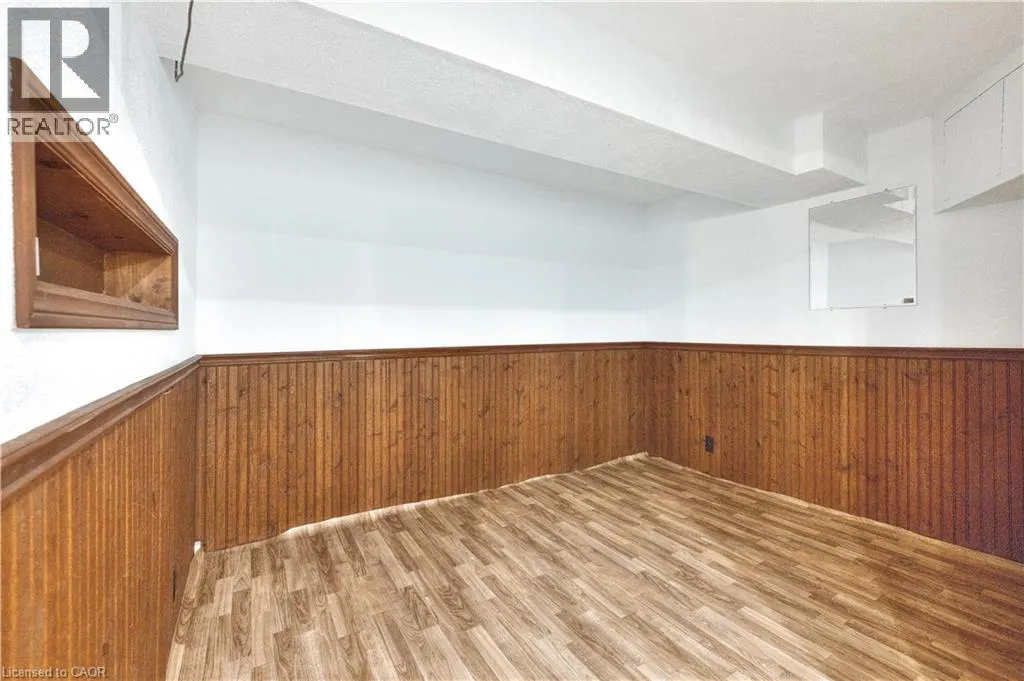 28 UNDERHILL Crescent Unit# 8, #8