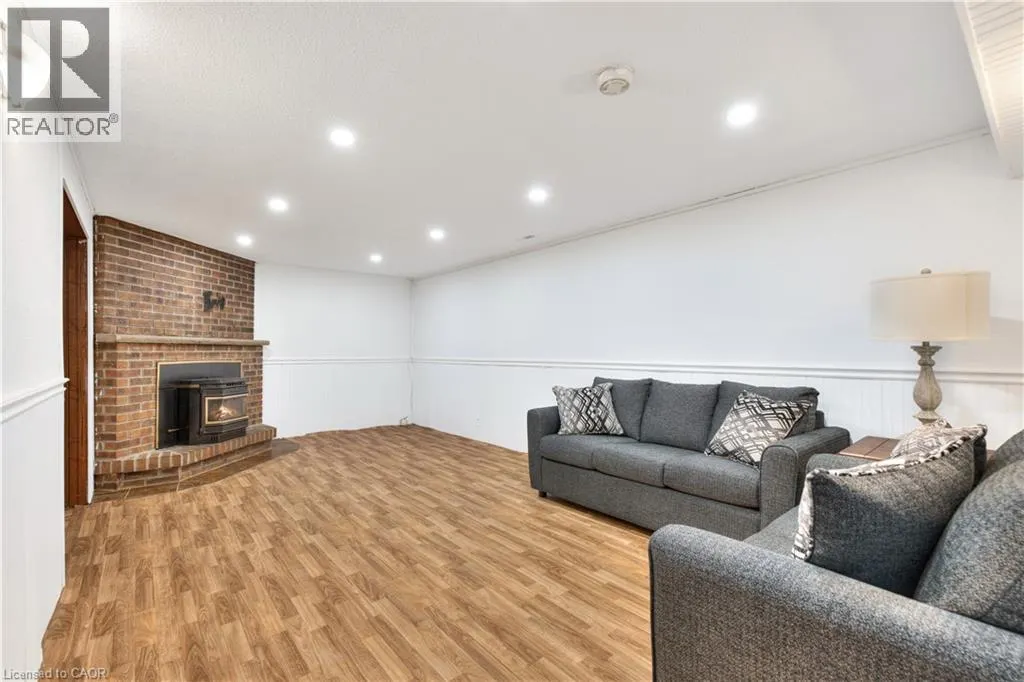 28 UNDERHILL Crescent Unit# 8, #8