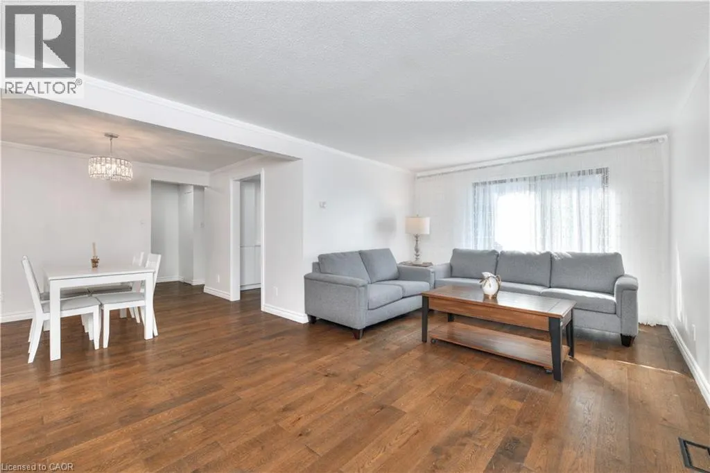 28 UNDERHILL Crescent Unit# 8, #8
