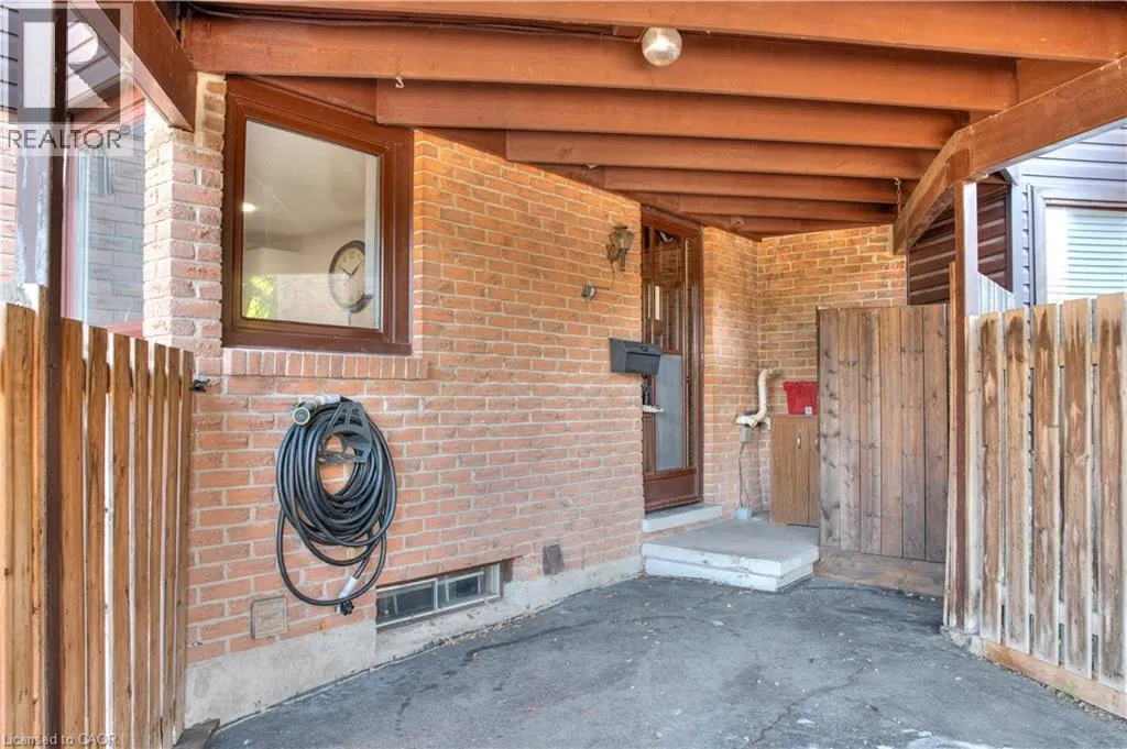 28 UNDERHILL Crescent Unit# 8, #8