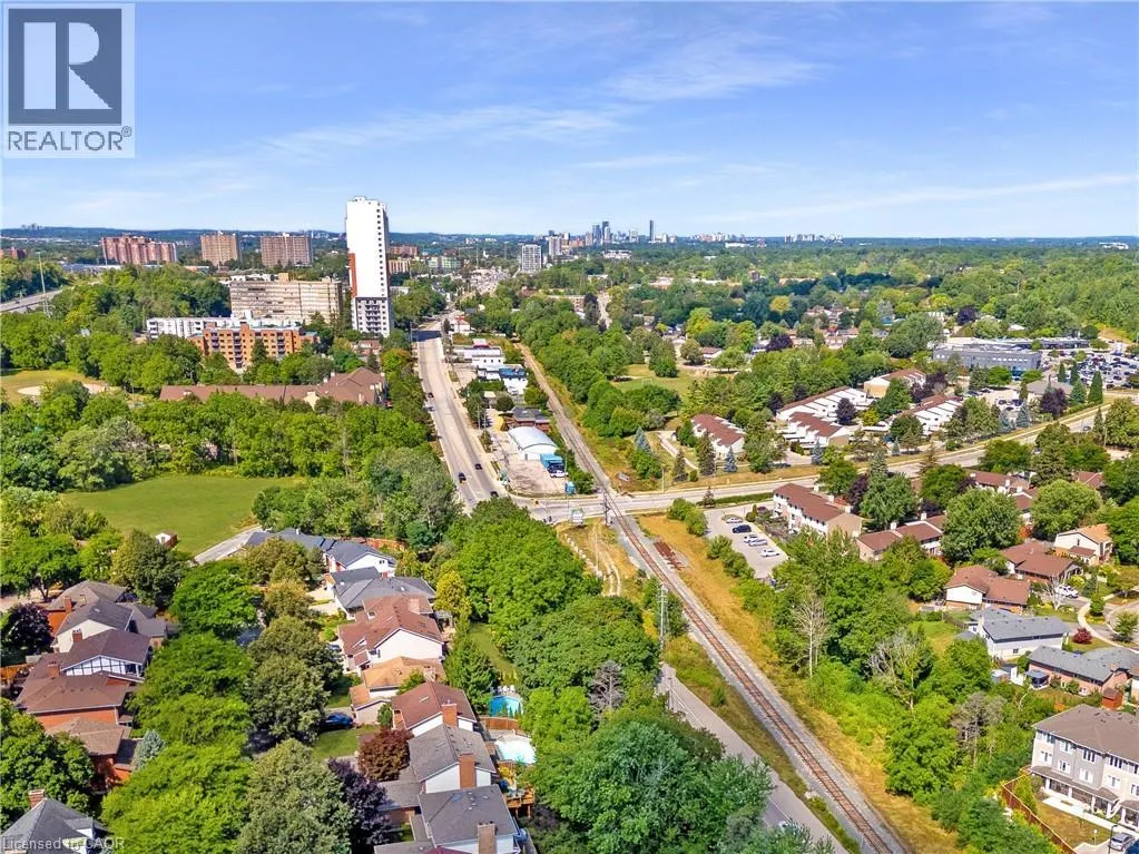28 UNDERHILL Crescent Unit# 8, #8