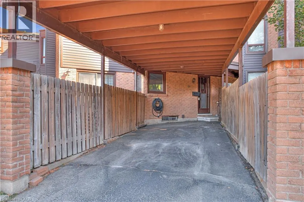 28 UNDERHILL Crescent Unit# 8, #8