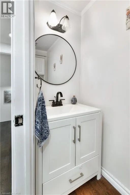 28 UNDERHILL Crescent Unit# 8, #8