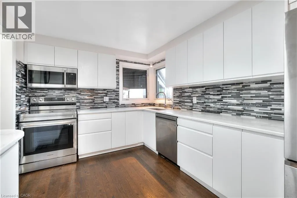 28 UNDERHILL Crescent Unit# 8, #8