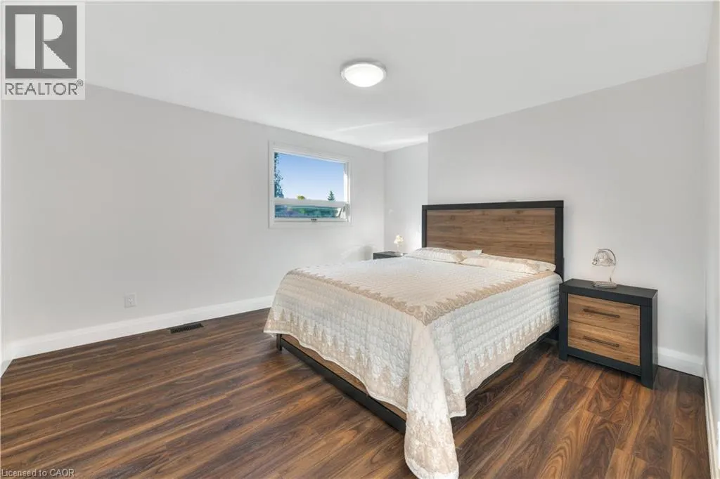 28 UNDERHILL Crescent Unit# 8, #8