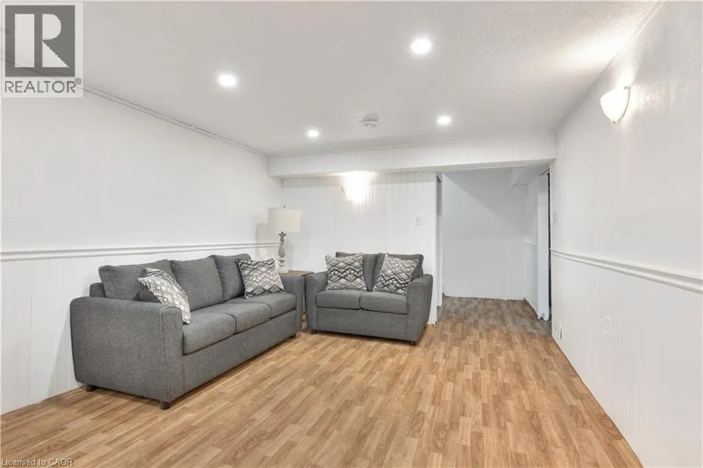 28 UNDERHILL Crescent Unit# 8, #8
