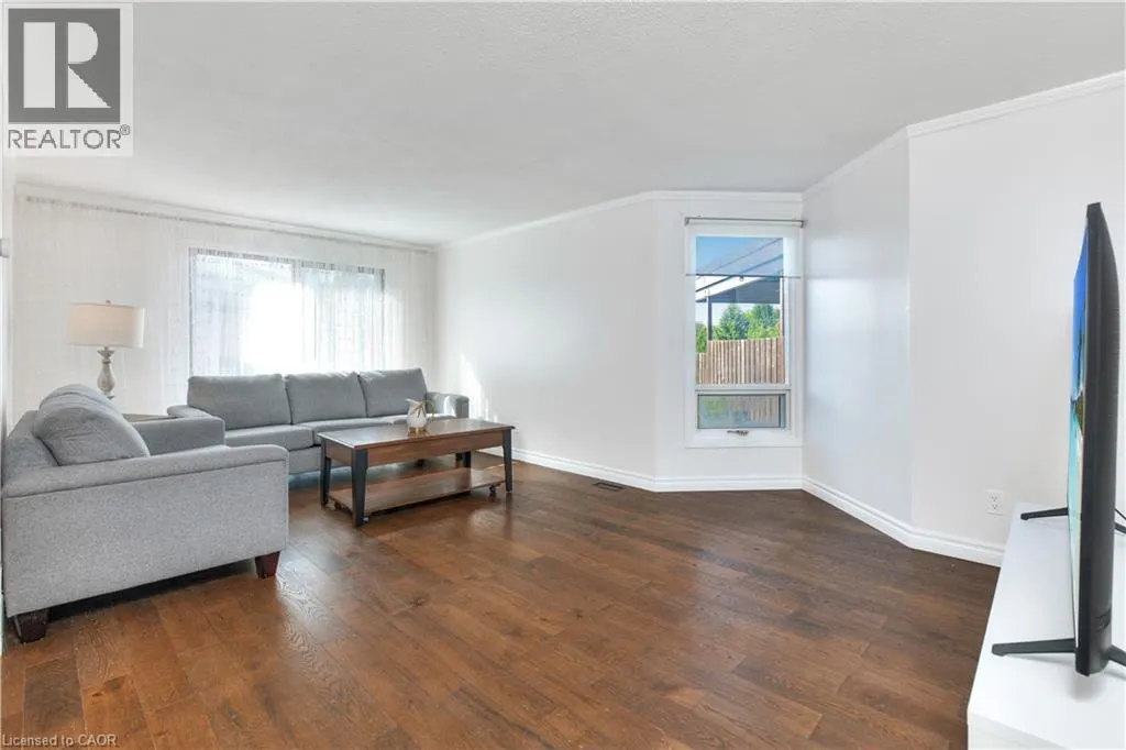 28 UNDERHILL Crescent Unit# 8, #8