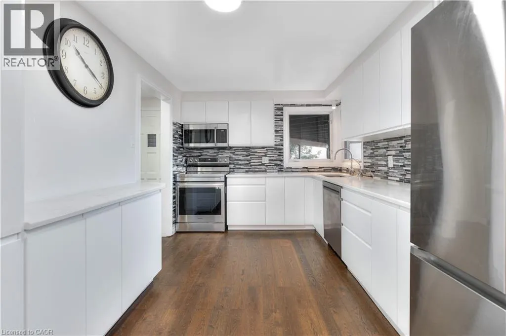 28 UNDERHILL Crescent Unit# 8, #8