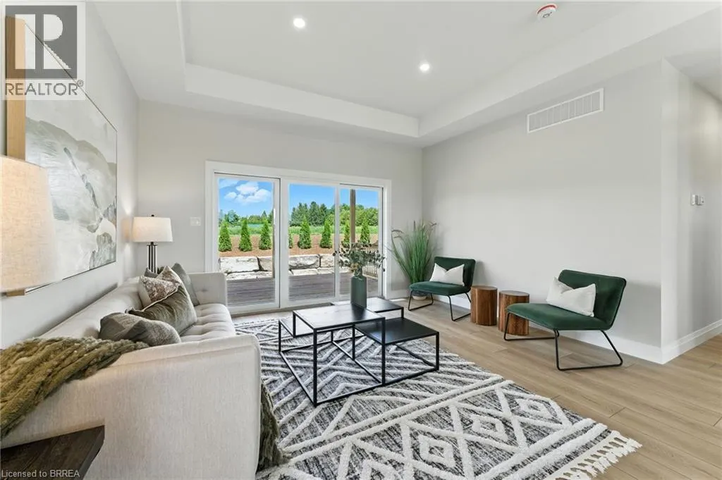 102 VANROOY Trail