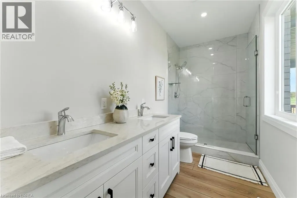 102 VANROOY Trail