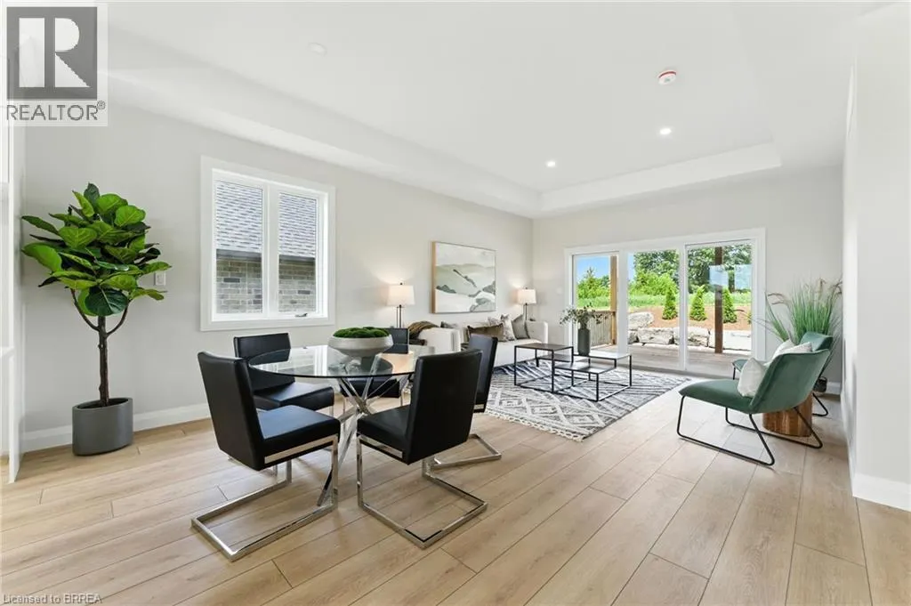 102 VANROOY Trail