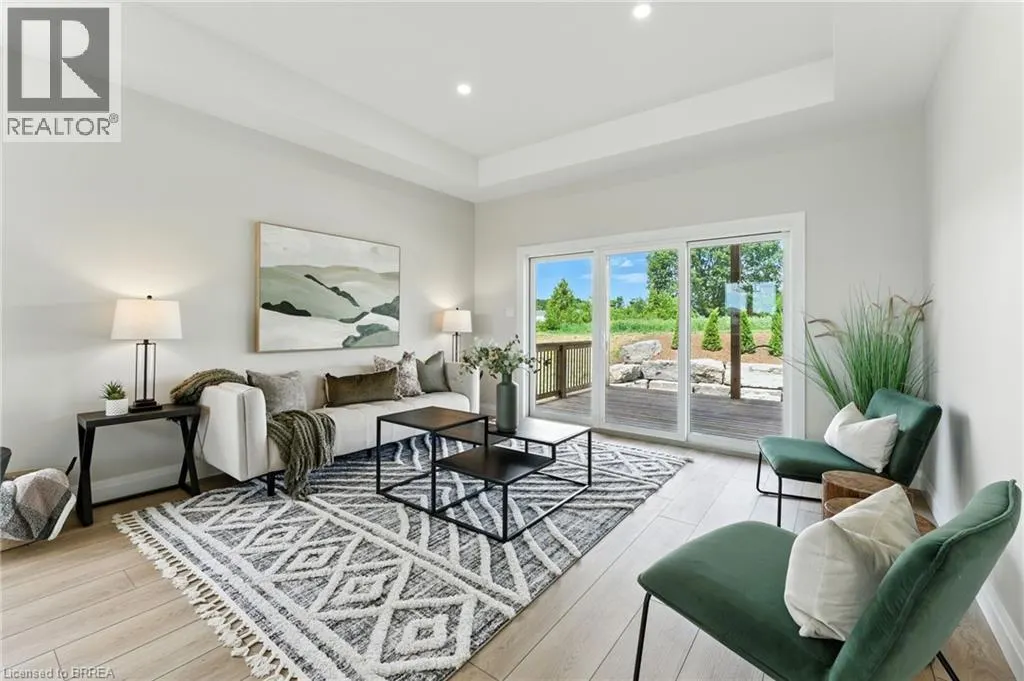 102 VANROOY Trail