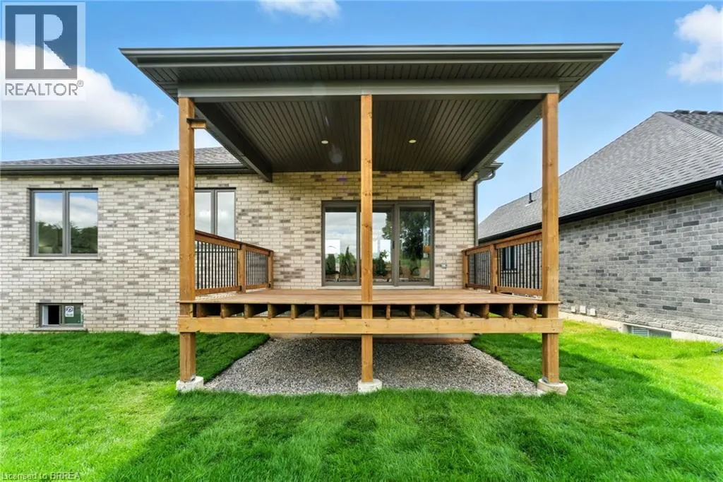 102 VANROOY Trail