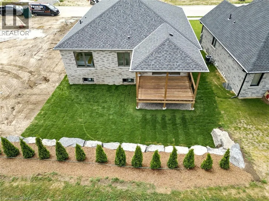102 VANROOY Trail
