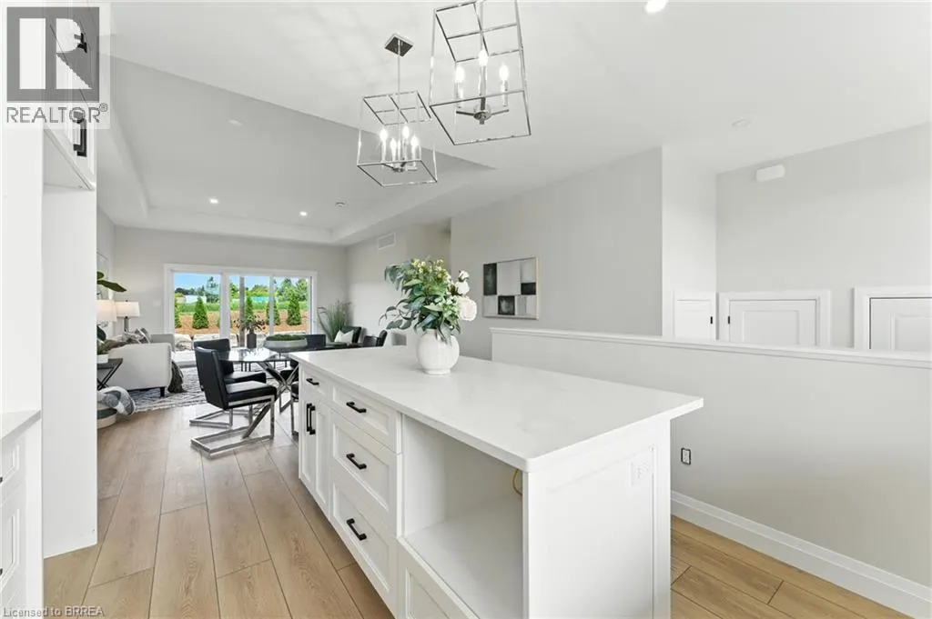 102 VANROOY Trail