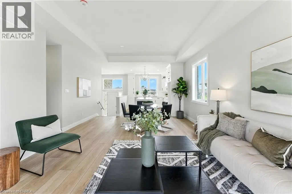 102 VANROOY Trail