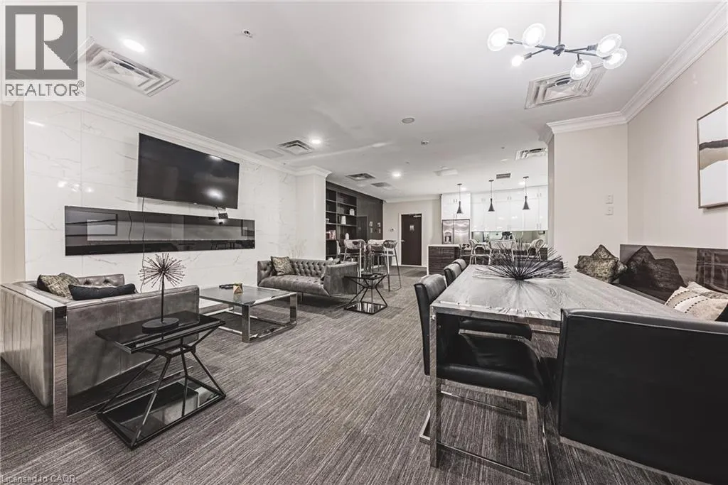 118 KING Street E Unit# 819, #819