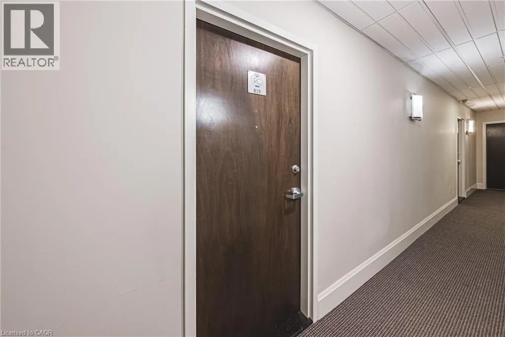 118 KING Street E Unit# 819, #819